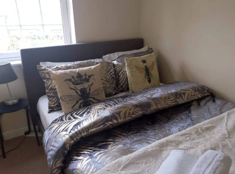 Cosy 2BR Flat for 4 in Ely with FREE Parking