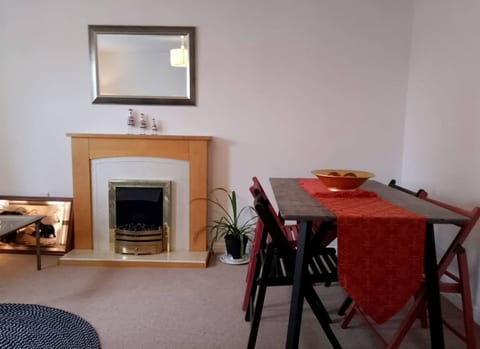 Cosy 2BR Flat for 4 in Ely with FREE Parking