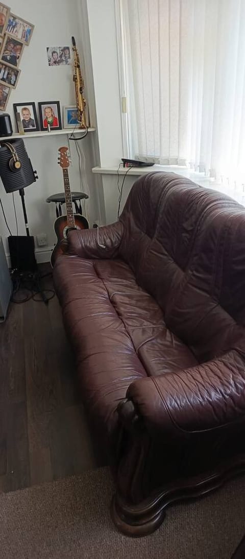 City & Bay Stay – 2BR Clive Street, Cardiff for 3