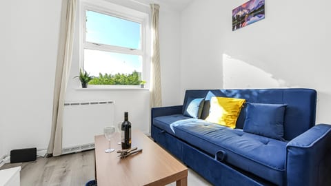 Modern Thames Circle 1-Bedroom Gem in Canary Wharf
