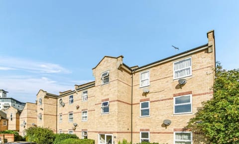 Modern Thames Circle 1-Bedroom Gem in Canary Wharf