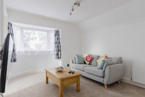 Charming 2-Bedroom Escape in Worthing