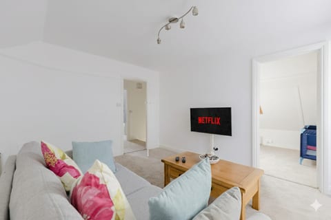 Charming 2-Bedroom Escape in Worthing