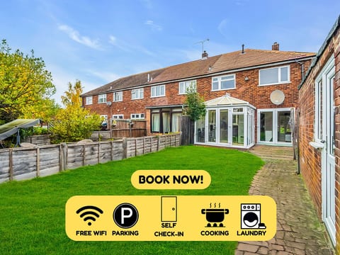 Spacious 4-Bedroom Haven in Orpington Retreat