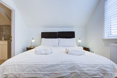 Spacious 4BR Haven in Ipswich