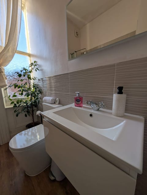 Sunderland 2-Bedroom Gem Near City