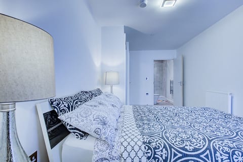 Cozy 1-Bed Retreat at Brighton Marina