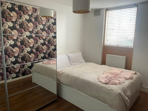 Stylish 1-Bedroom Haven in Central London