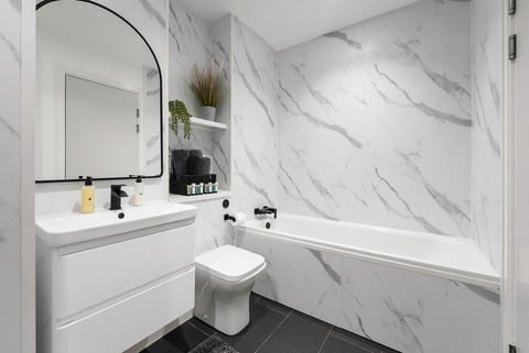 Cozy 1BR Retreat in London Haven