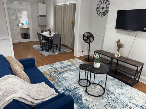 Bakewell St 2BR Retreat for 5 w/FREE Parking