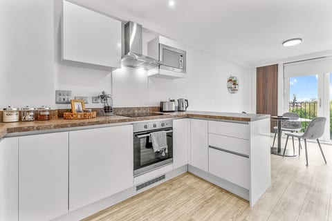 Modern 2BR Urban Nest In Salford, Manchester for 4
