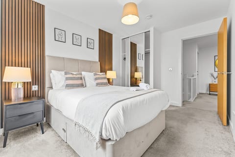 Modern 2BR Urban Nest In Salford, Manchester for 4
