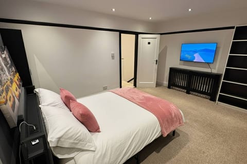 Market Street Retreat in Central Loughborough Sleeps 6