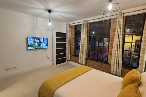Market Street Retreat in Central Loughborough Sleeps 6