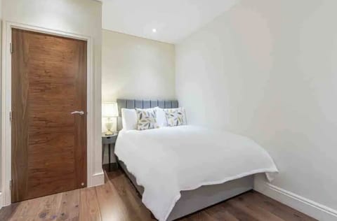 Spacious 8-Bed Home in Waltham Abbey