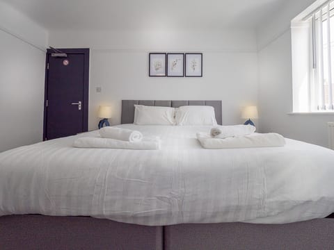 Cardiff 2-Bed Gem Near City Center