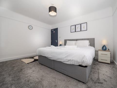 Cardiff 2-Bed Gem Near City Center
