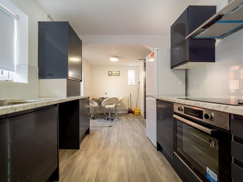 Cardiff 2-Bed Gem Near City Center