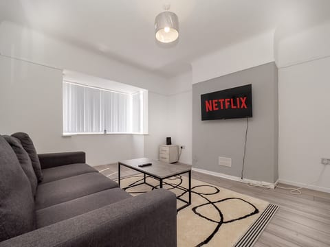 Cardiff 2-Bed Gem Near City Center