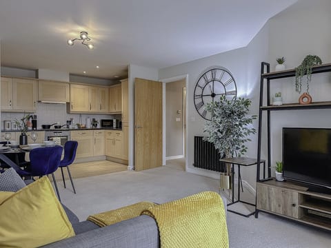 Contractor Stay Hatfield | Free Parking | Sleeps 4