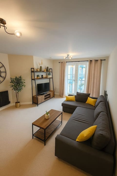 Contractor Stay Hatfield | Free Parking | Sleeps 4