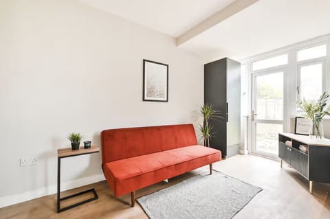Modern 4BR Home in SE3 near North Greenwich and Kidbrooke Station Sleeps 7