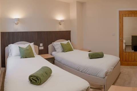 Modern 3BR Flat Free Parking in Central Plymouth