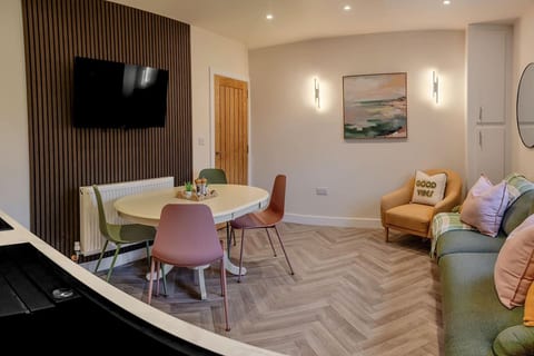 Modern 3BR Flat Free Parking in Central Plymouth