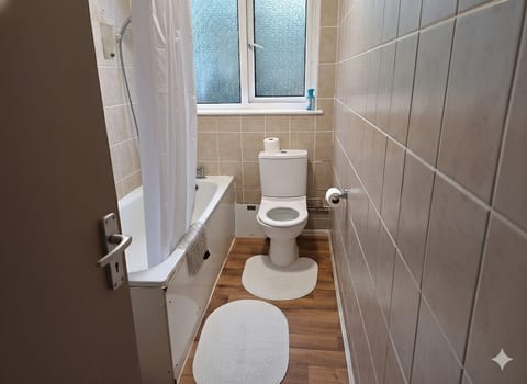 Modern 4BR Cambridge House w/ Parking for 9 guests