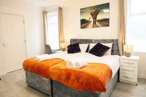 Stylish 3-Bed Flat Near Cardiff City Centre & Uni