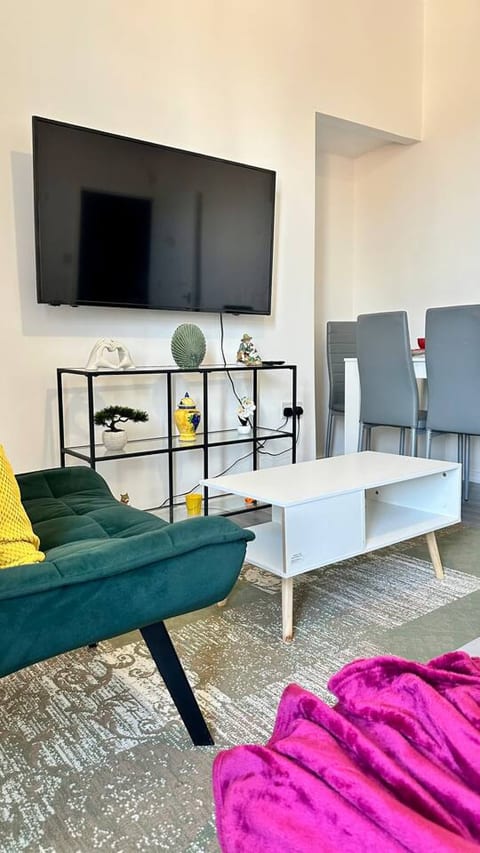 Jarrow Haven – Contractor & Family Stay with Free Parking | Sleeps 8