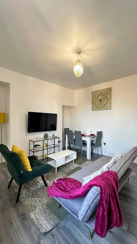 Jarrow Haven – Contractor & Family Stay with Free Parking | Sleeps 8