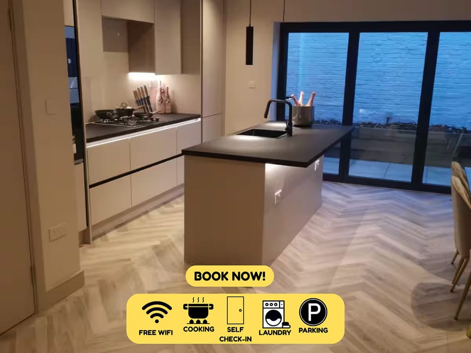 London 2BR Retreat with Free Parking & City Access - London