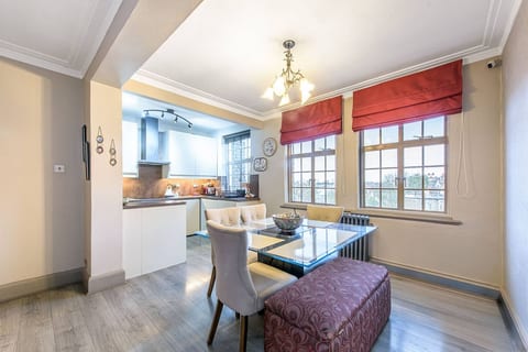 Modern 3BR London Apartment with Stunning Views | Prime Finchley Road Location