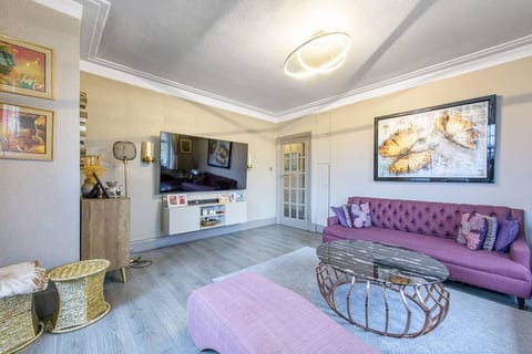 Modern 3BR London Apartment with Stunning Views | Prime Finchley Road Location