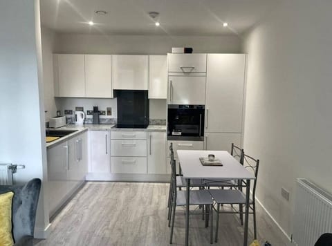 2 Bedroom Flat in Central Bexleyheath with Elevator and Gym Access