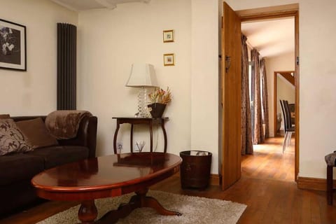 Prospect Cottage: 3BR Countryside Retreat Sleeps 6