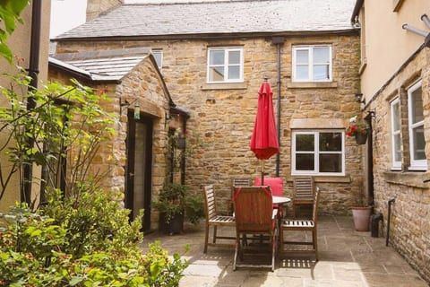 Prospect Cottage: 3BR Countryside Retreat Sleeps 6