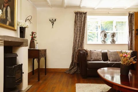 Prospect Cottage: 3BR Countryside Retreat Sleeps 6
