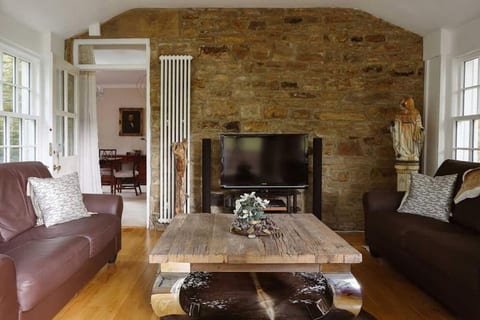Prospect House: Elegant Georgian 4BR Home Durnham