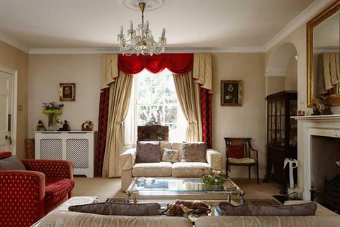 Prospect House: Elegant Georgian 4BR Home Durnham