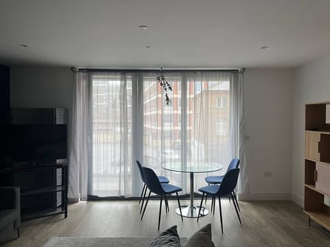 Flat for 2 River of Thames with FREE Parking|Gym Acces|Lift