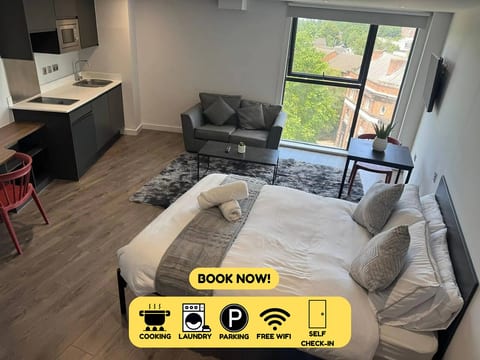 Liverpool Nook Studio Sleeps 2 with Street Parking