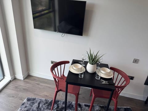 Liverpool Nook Studio Sleeps 2 with Street Parking