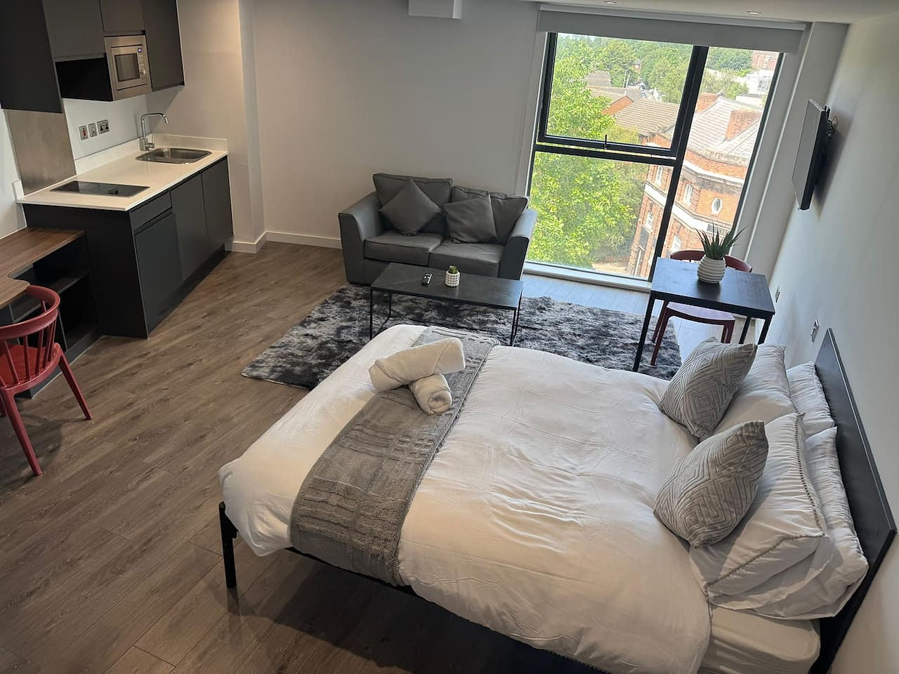 Liverpool Nook Studio Sleeps 2 with Street Parking