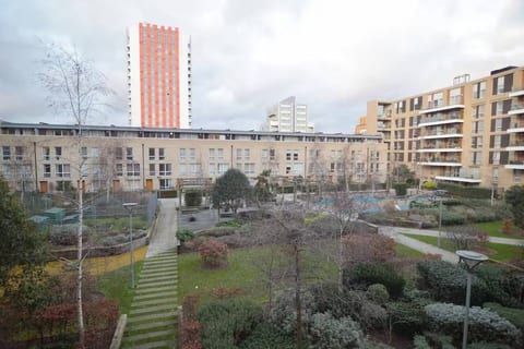 Royal Docks Modern Retreat EddingtonCourt Sleeps 5