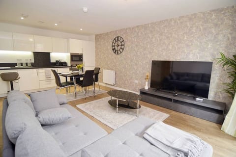 Chic 2BR Flat Stunning Views Greenwich Peninsula