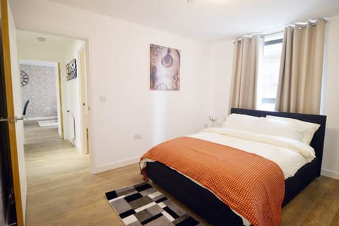 Chic 2BR Flat Stunning Views Greenwich Peninsula