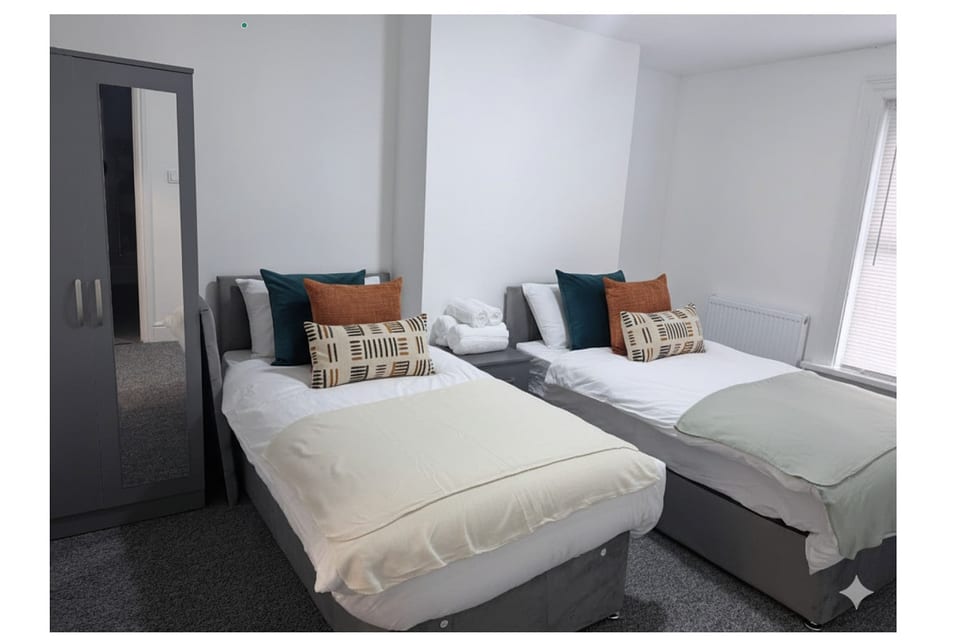 Chambre double confortable avec salle de bain privative et cuisine partagée - Glazebury