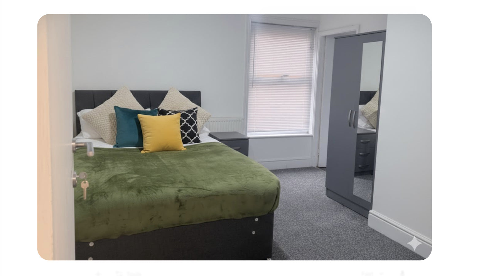 Cozy Double Room with Private Bathroom and Kitchen Access